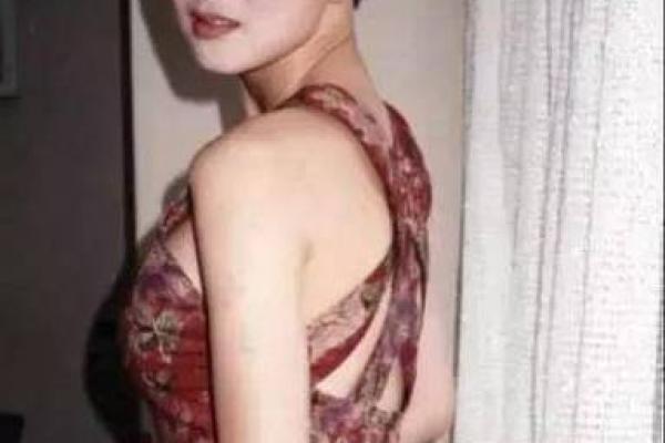 利智的八字看婚姻
